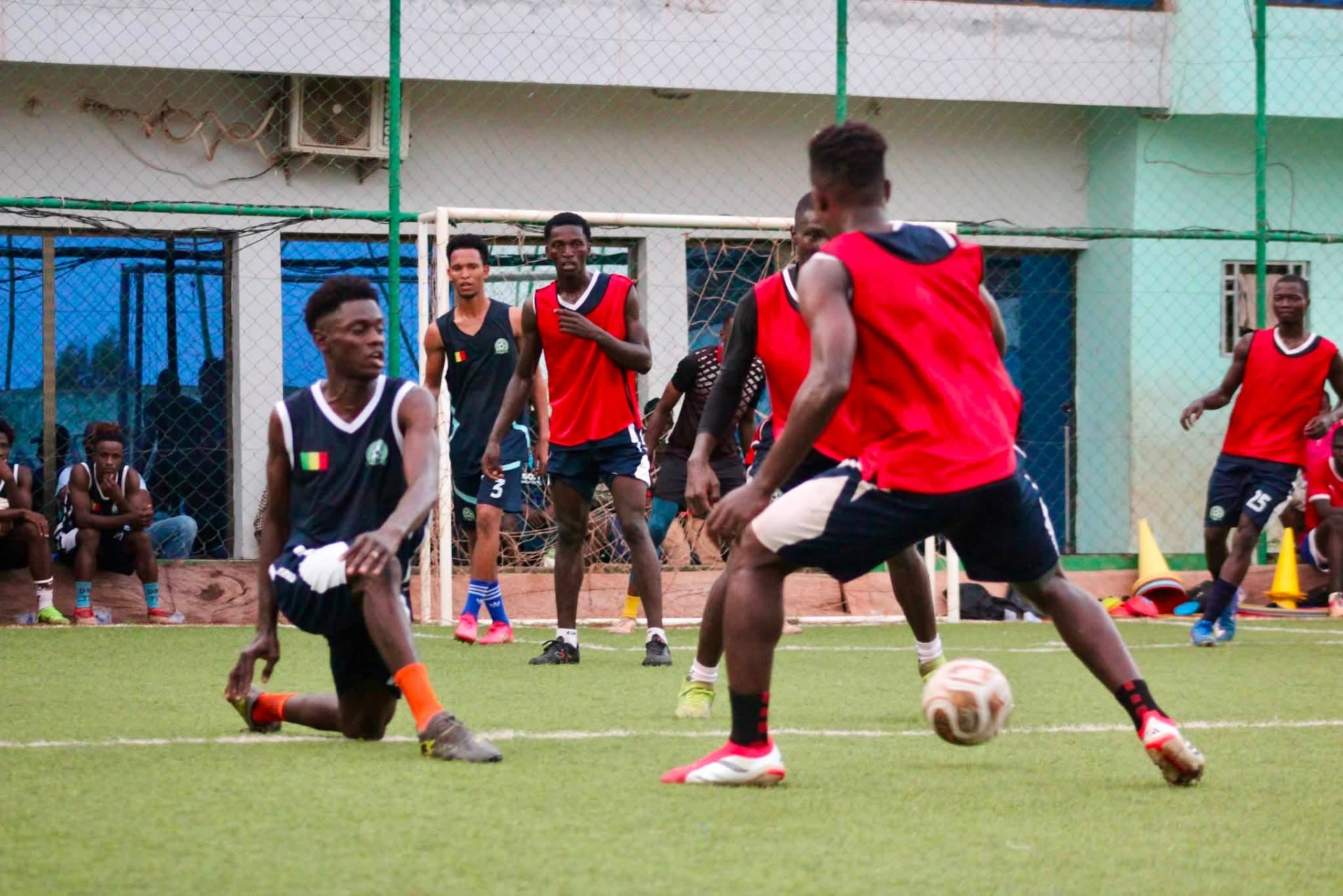 Opposition rouge contre bleu à l'entraînement de l'A.S.A.D